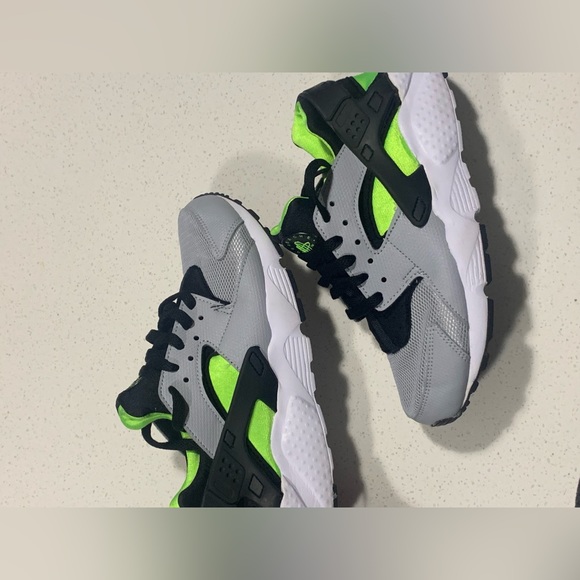 Kids Nike Huaraches - Picture 4 of 5